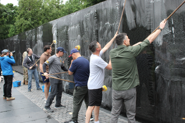 Vietnam_Vets_Memorial_Cleaning.jpg Image